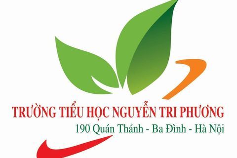 Các cô giáo trường Tiểu học Nguyễn Tri Phương chào đón học sinh lớp 1 năm học 2021 - 2022