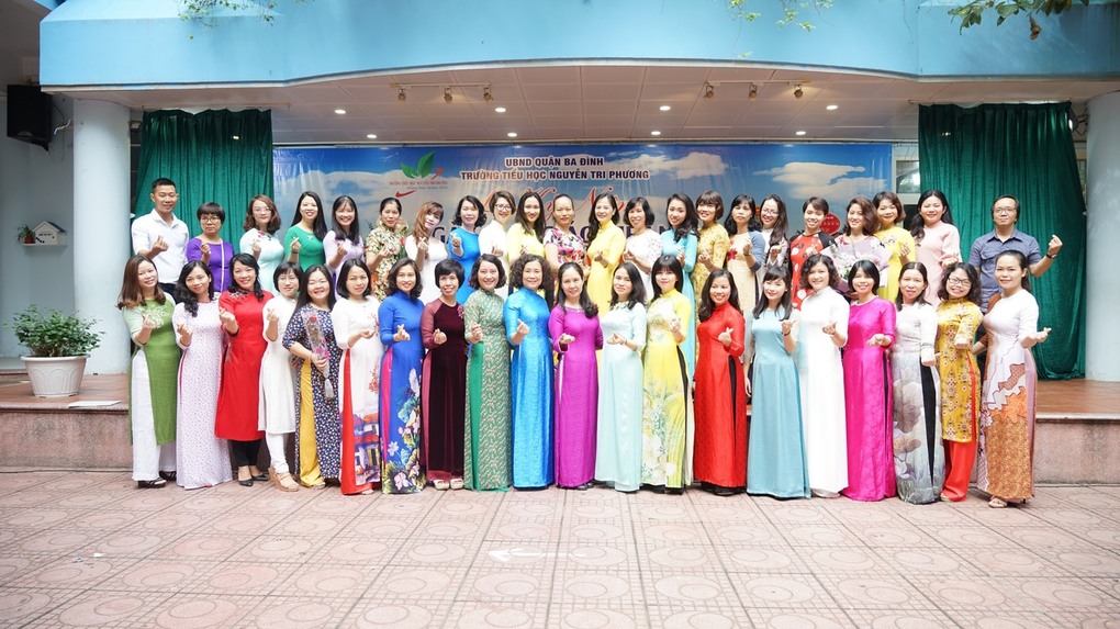 Nét đẹp Áo dài duyên dáng của giáo viên - học sinh trường TH Nguyễn Tri Phương trong “ Tuần lễ áo dài Việt Nam “ năm 2022