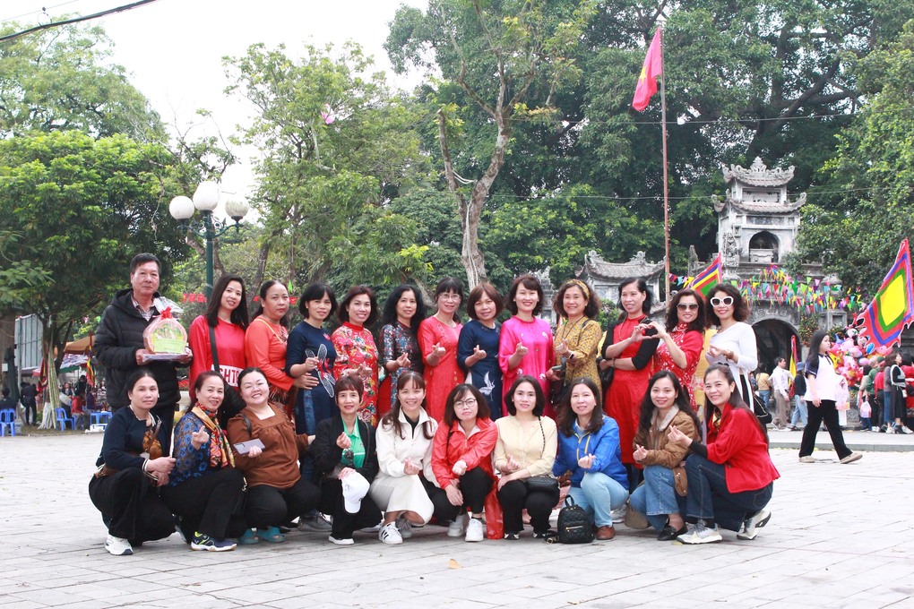 Chuyến du xuân vui vẻ và đầy ý nghĩa của công đoàn trường Tiểu học Nguyễn Tri Phương