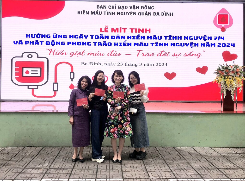 Hiến máu nhân đạo - một nghĩa cử cao đẹp của cán bộ, giáo viên, nhân viên trường Tiểu học Nguyễn Tri Phương